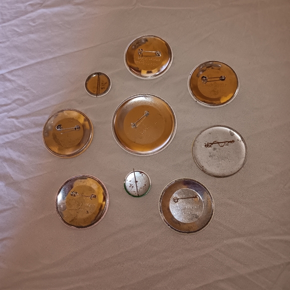 Assorted Lot Of 9 Buttons Iowa Beef Carter Mondale Sheriff Democrats Collectible - Picture 2 of 2